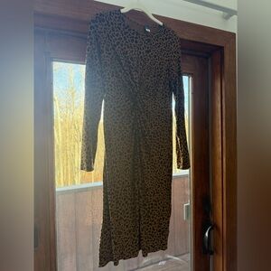 Old Navy Leopard Print Maternity Long Sleeve Dress